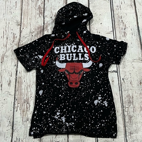 Chicago Bulls NBA Basketball Shortsleeve Hoodie Lightweight Sweatshirt - Picture 1 of 6